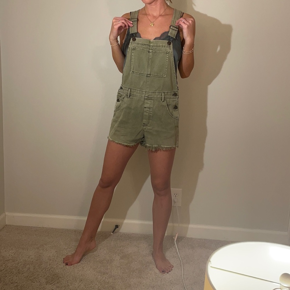 Brandy Melville short overalls!